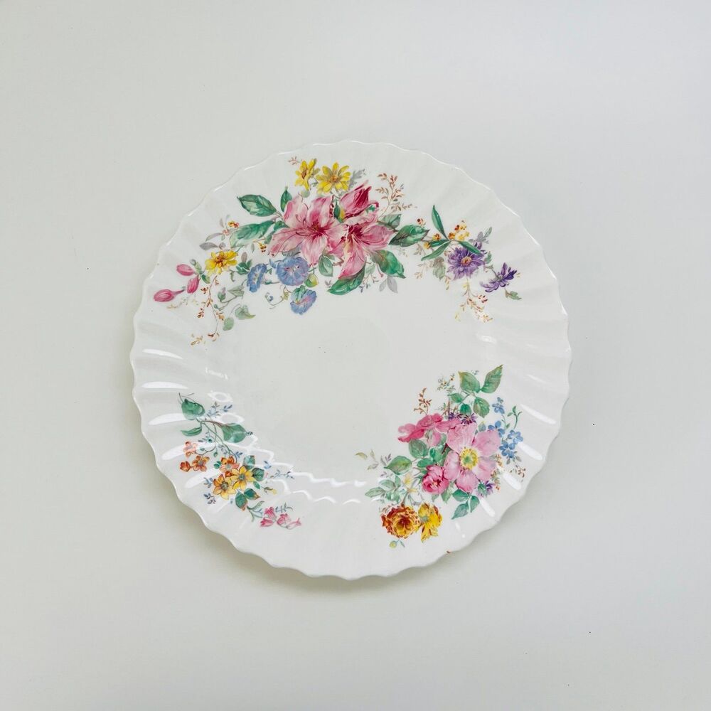 ROYAL DOULTON Arcadia Scalloped Edge Bone China Salad Plates, Set of 4 - Picture 3 of 6